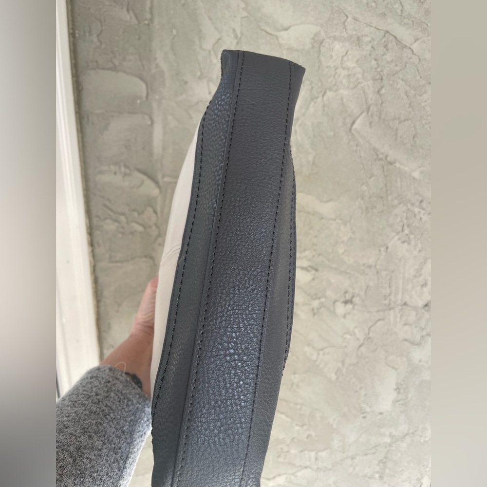 White and Gray Leather Crossbody Bag - Picture 3 of 10